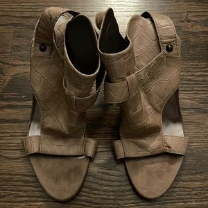Guess by Marciano heeled sandals size 7